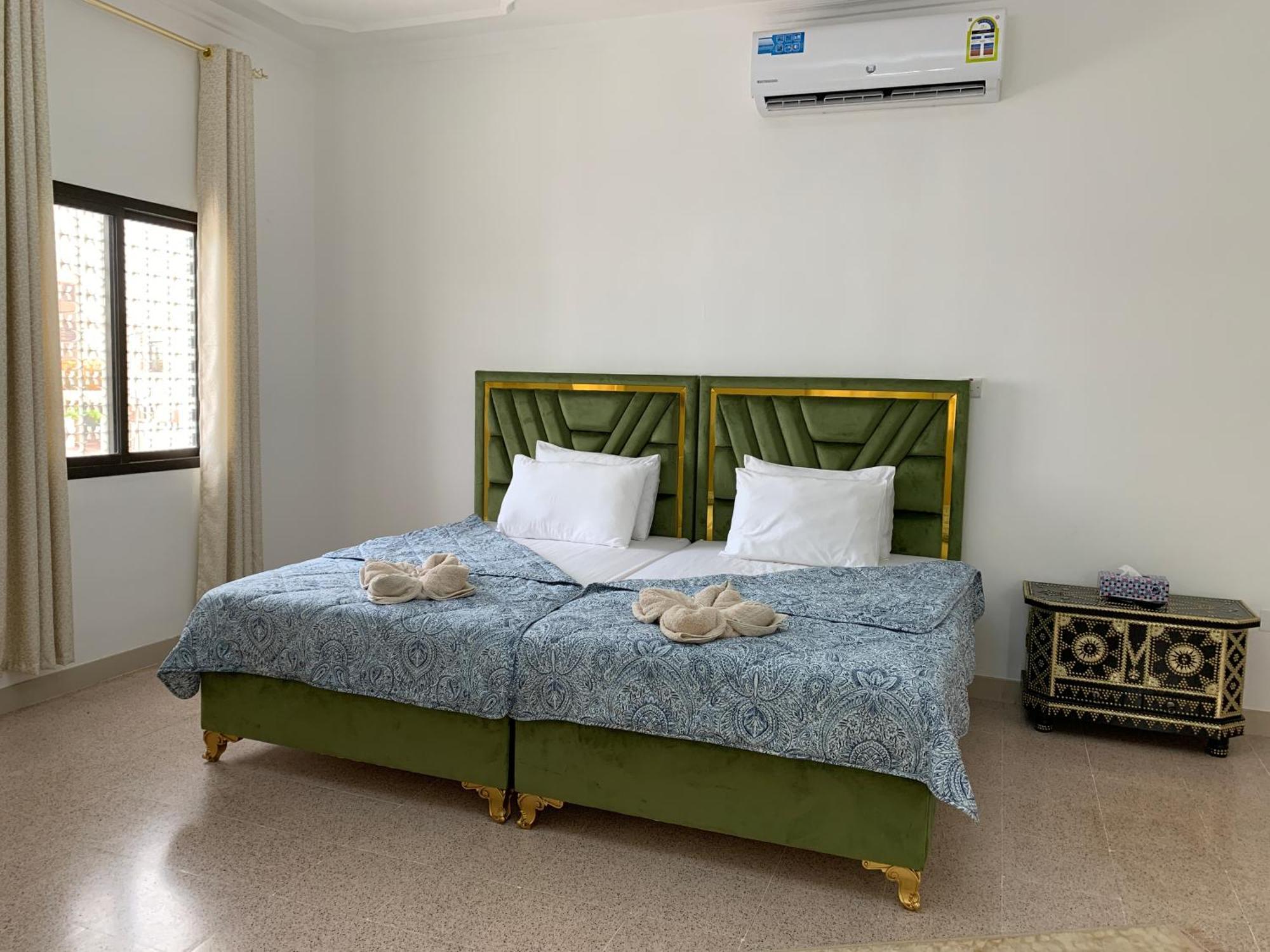 Arabian Nights Nook Hotel Muskat Bagian luar foto