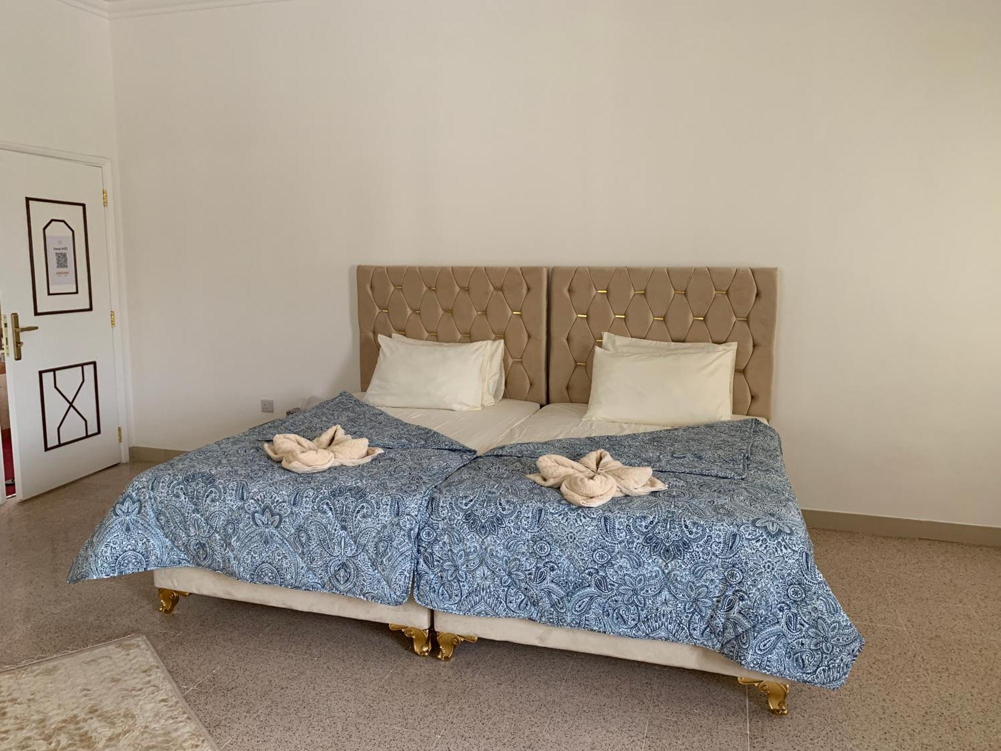Arabian Nights Nook Hotel Muskat Bagian luar foto