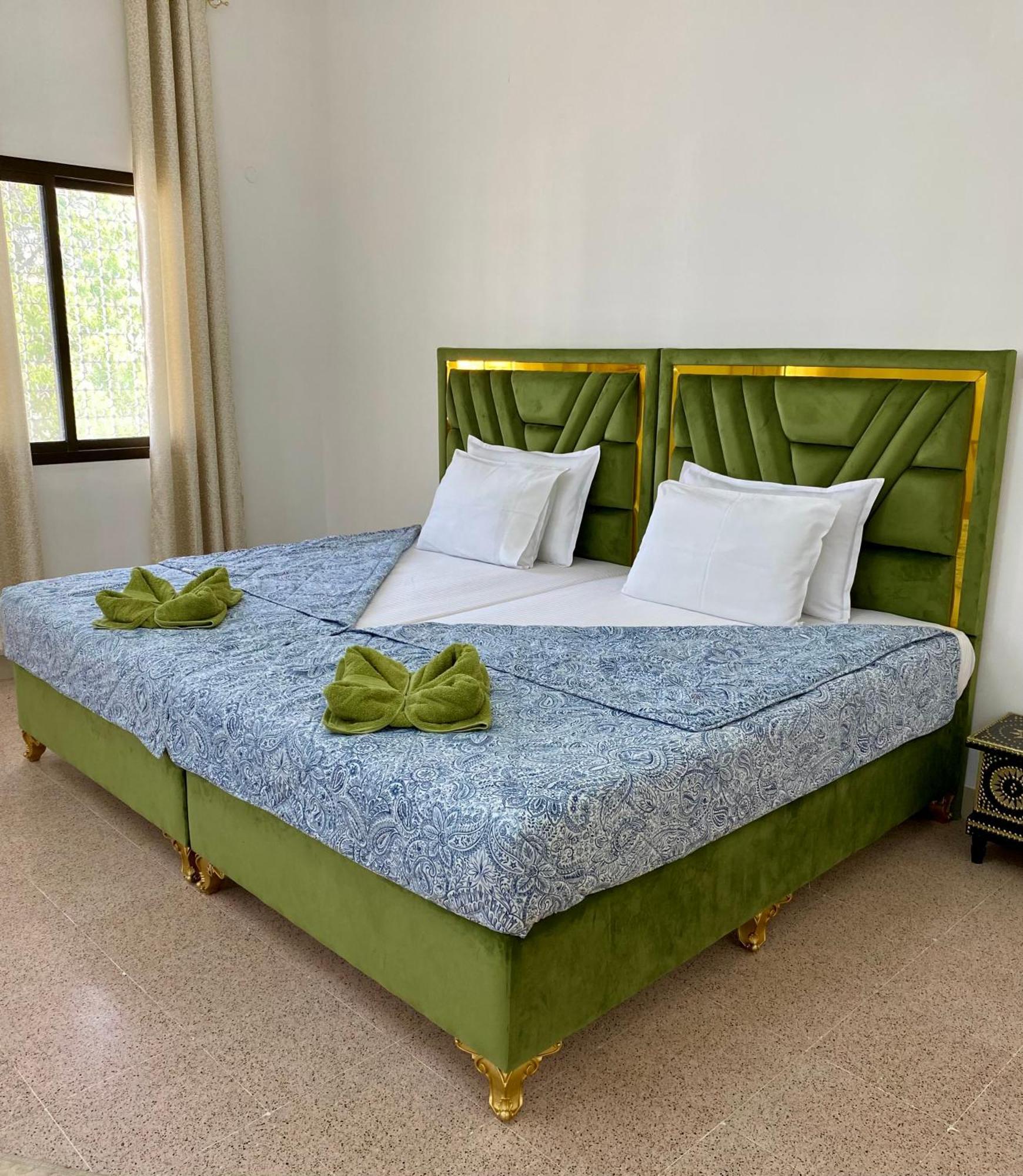 Arabian Nights Nook Hotel Muskat Bagian luar foto
