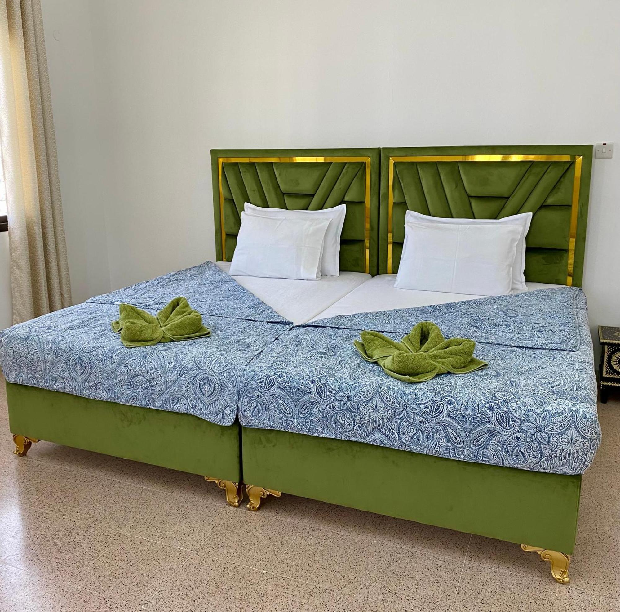 Arabian Nights Nook Hotel Muskat Bagian luar foto