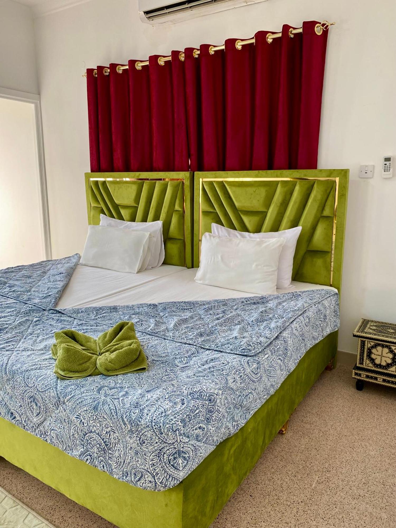 Arabian Nights Nook Hotel Muskat Bagian luar foto