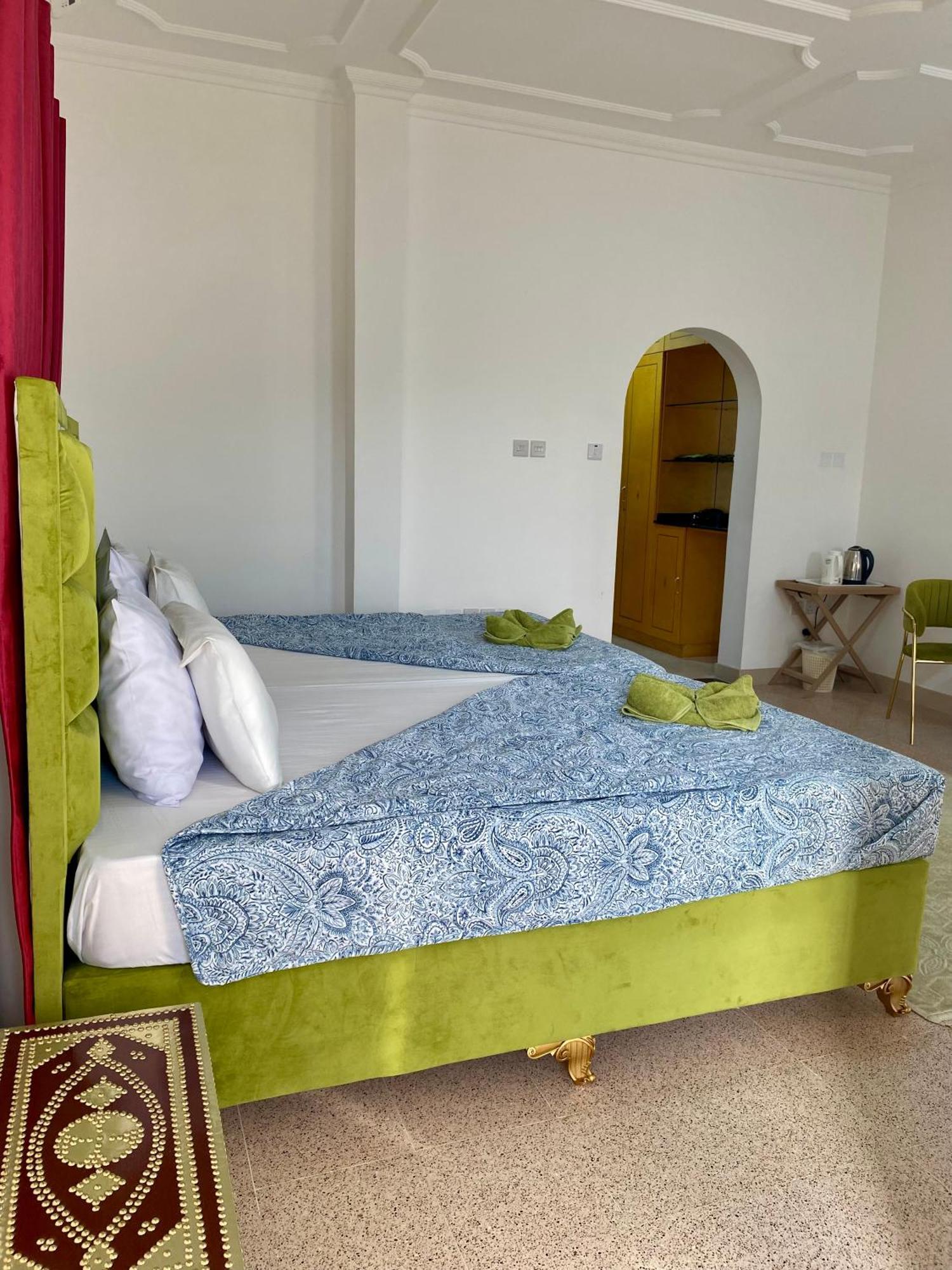 Arabian Nights Nook Hotel Muskat Bagian luar foto