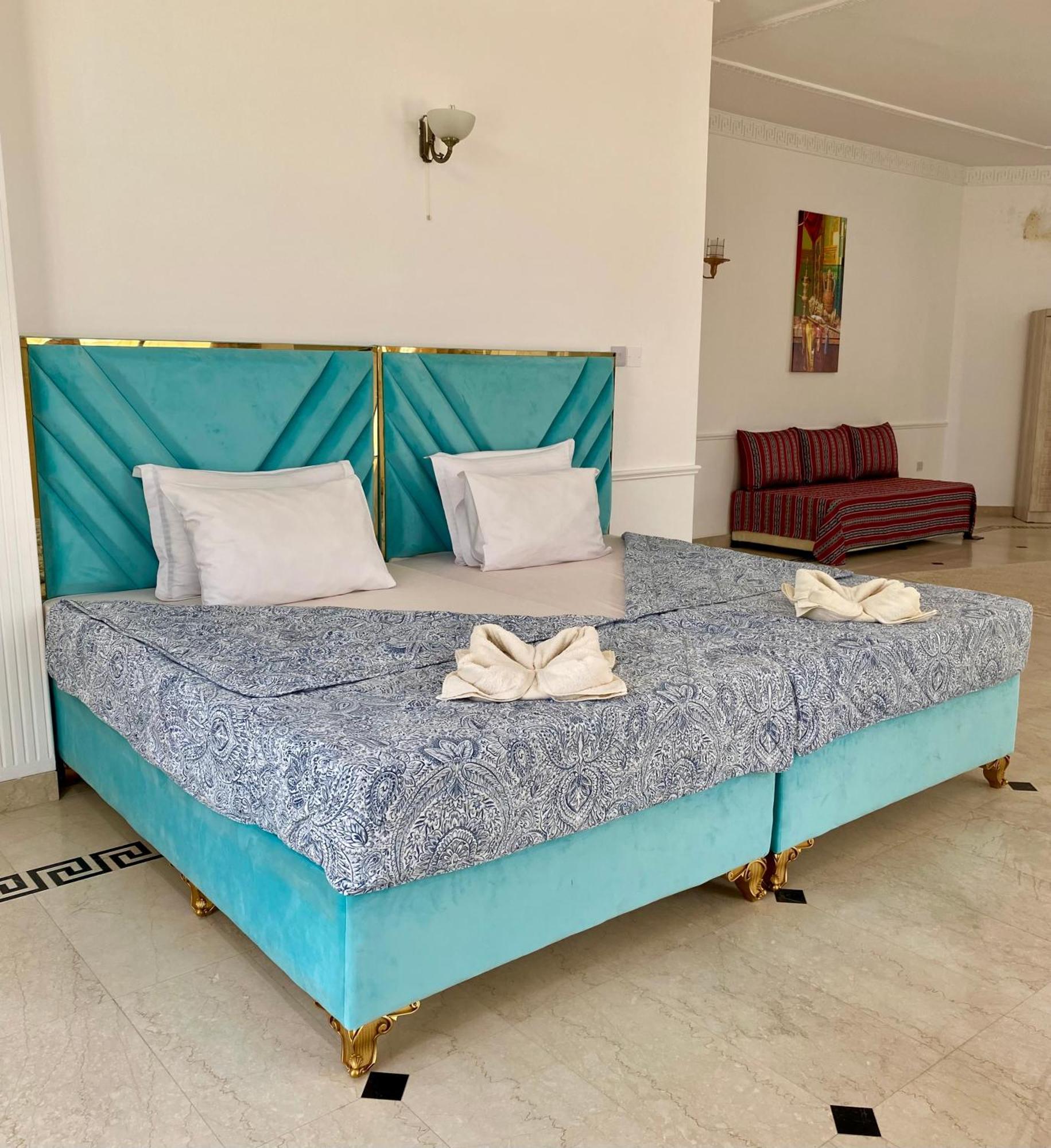 Arabian Nights Nook Hotel Muskat Bagian luar foto