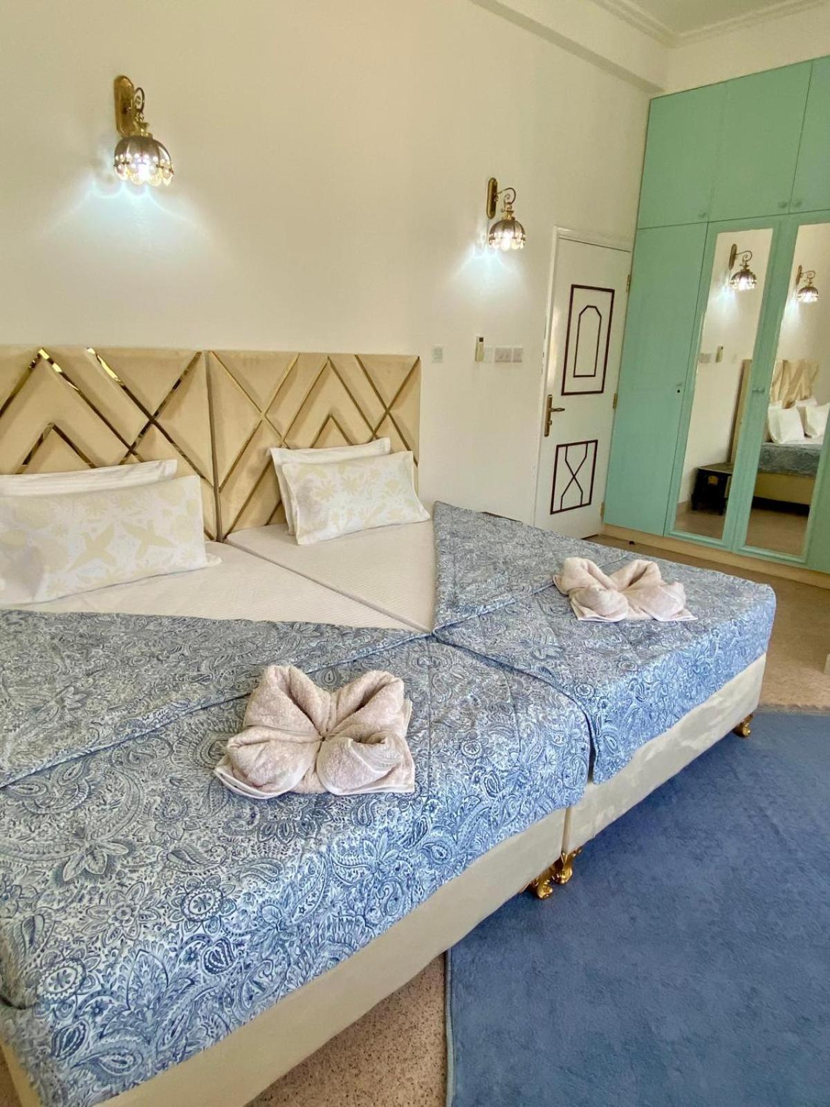 Arabian Nights Nook Hotel Muskat Bagian luar foto