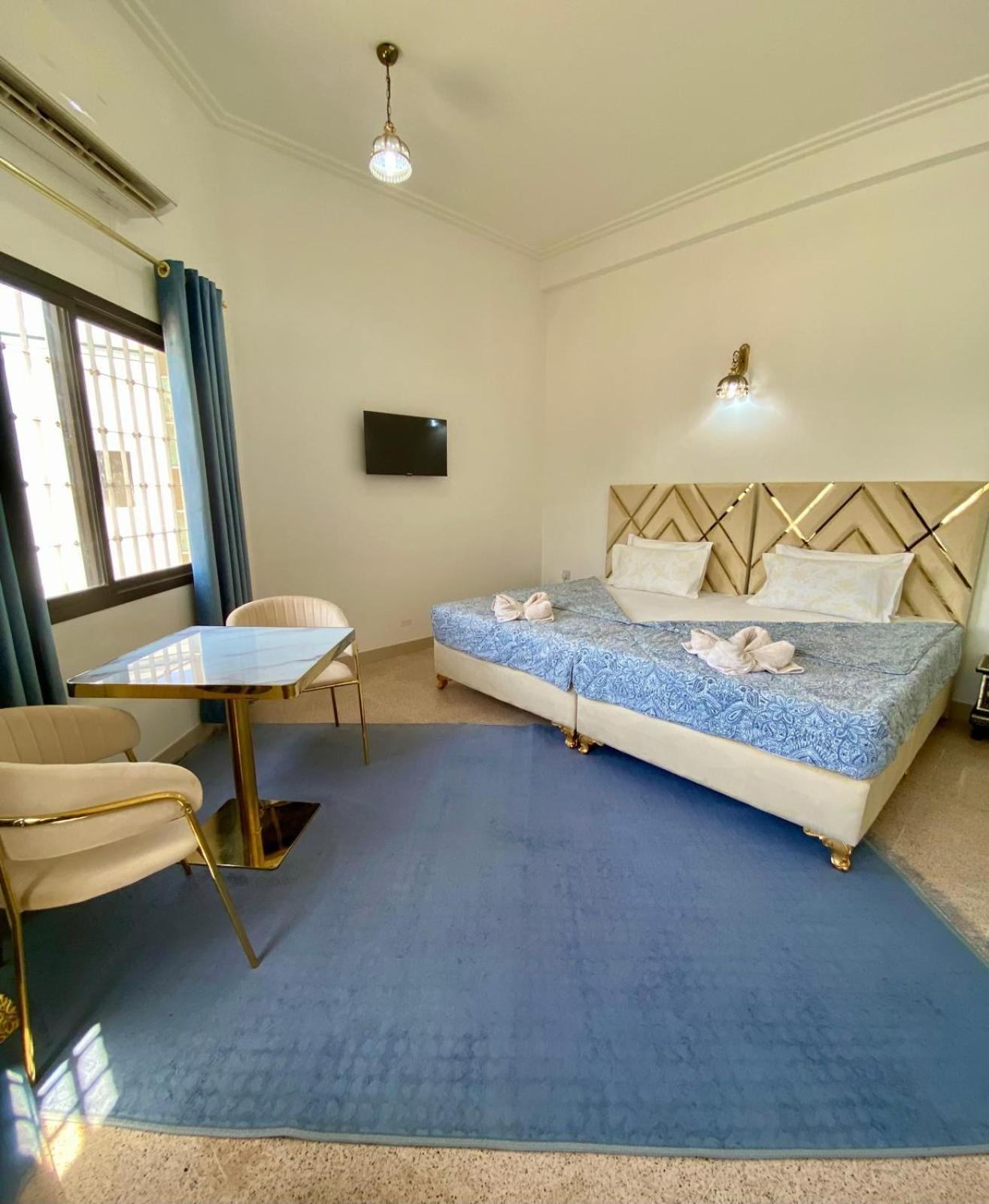 Arabian Nights Nook Hotel Muskat Bagian luar foto