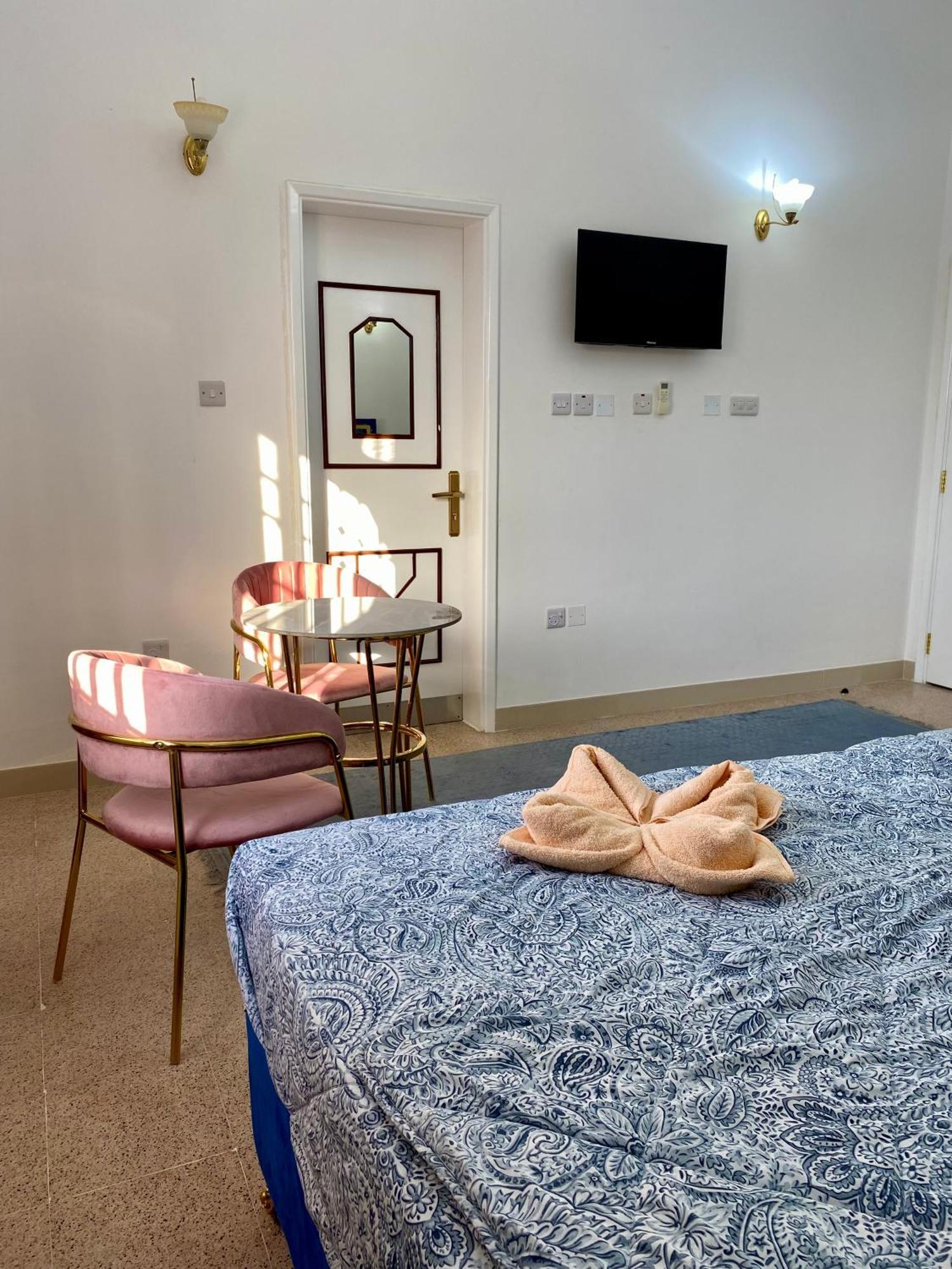 Arabian Nights Nook Hotel Muskat Bagian luar foto
