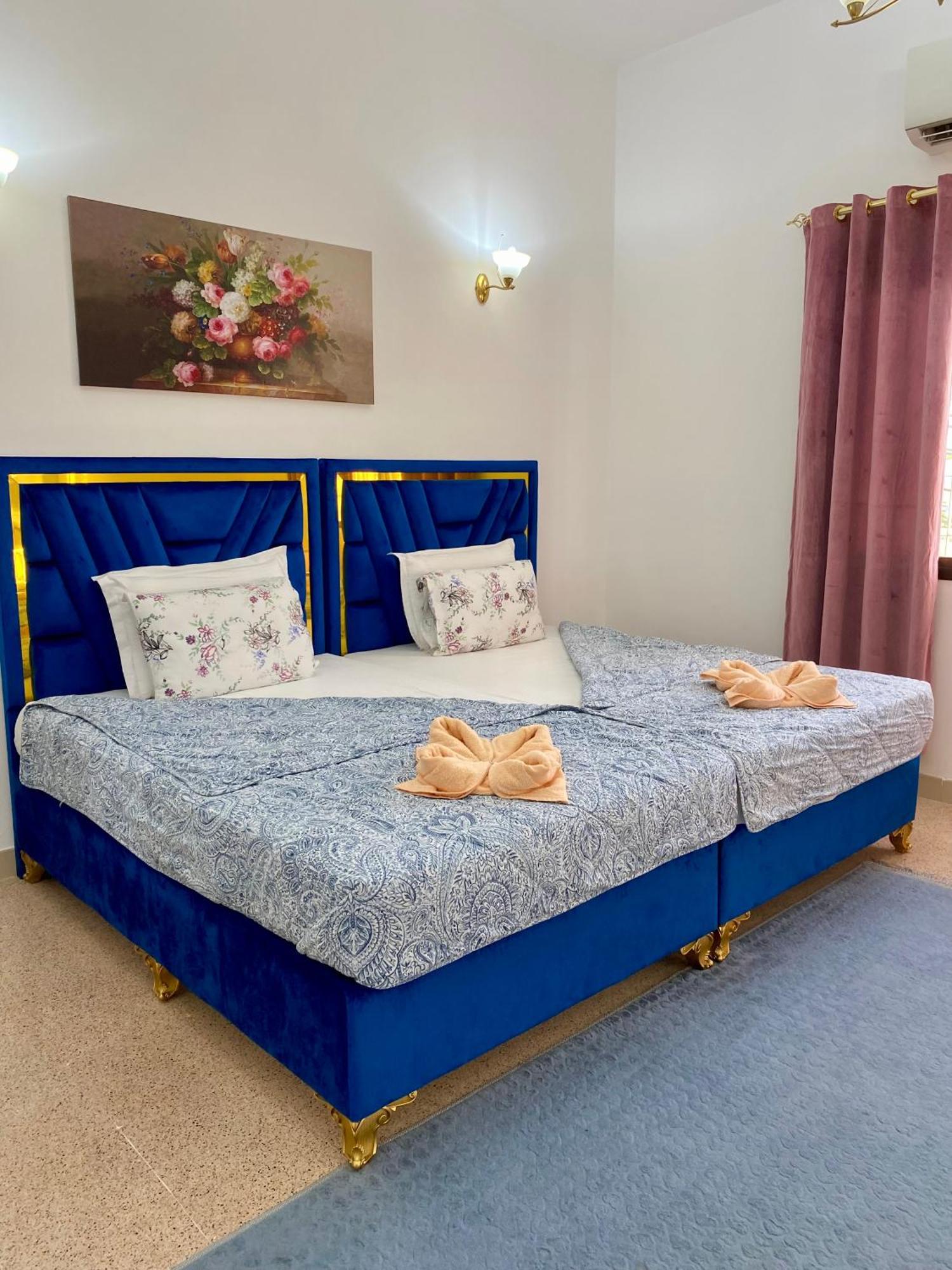 Arabian Nights Nook Hotel Muskat Bagian luar foto