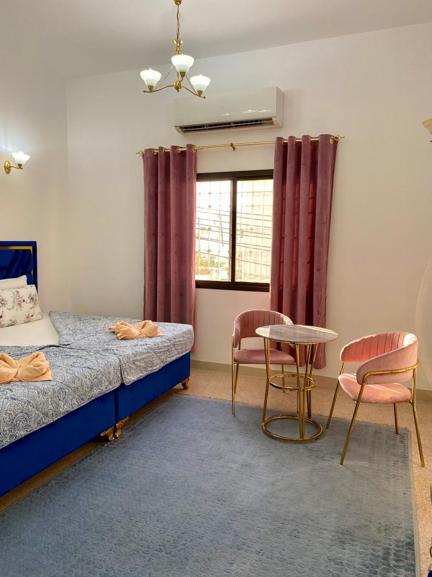 Arabian Nights Nook Hotel Muskat Bagian luar foto